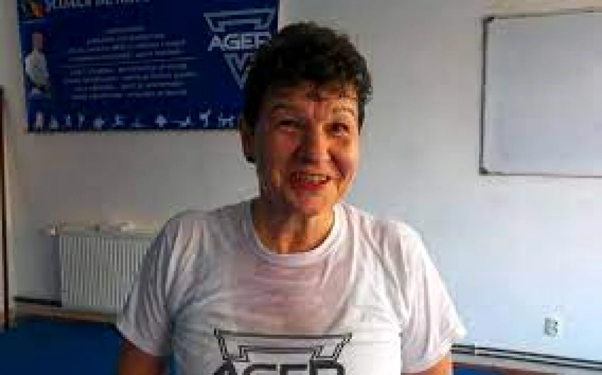 Luiniţa a fost cea mai vârstnică dintre cei aproape 60 de participanţi la stagiu, exceptându-l, fireşte, pe maestrul de karate, ceea ce a stârnit un interes aparte