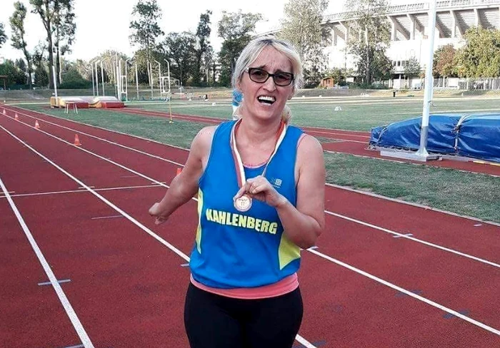 
    Clara Popescu a făcut la echipe un mix fericit de generații și naționalitățifoto: Instagram  