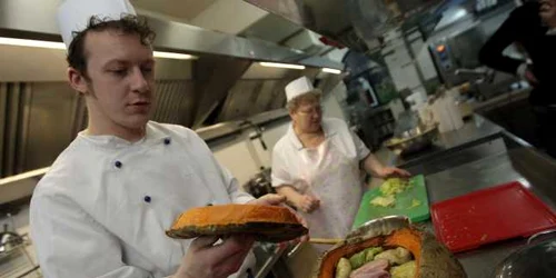 Sarmalele sunt clădite concentric în interiorul bostanului, în mijlocul lor fiind aşezat un ciolan afumat