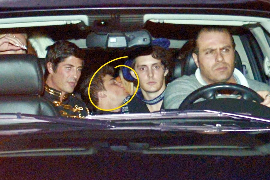 Paris Hilton şi-a sărutat cu foc noul iubit tinerel, în vreme ce în maşină erau şi alţi bărbaţi care se amuzau pe seama ei (fotografii: guliver)