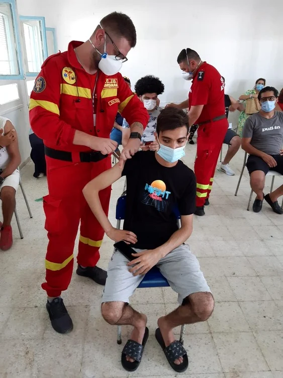 
    Echipa din România este formată din 5 medici și 8 asistenți   