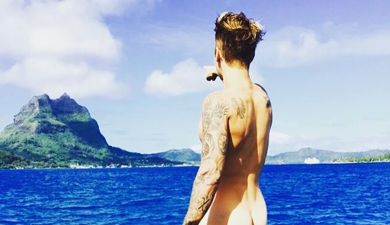 Justin Bieber, lipsit de inhibiții, a pozat gol.foto: Instagram