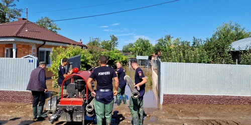 Intervenții inundații în Galați foto ISU Galați (1) jpeg