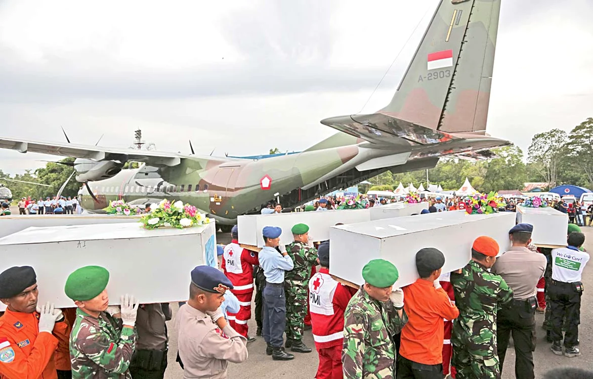 Trupurile victimelor, aduse în Indonezia