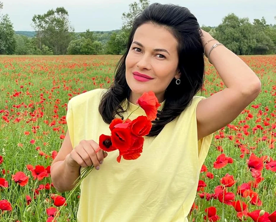 Olguța Berbec, poze superbe într-un câmp cu macifoto: Facebook