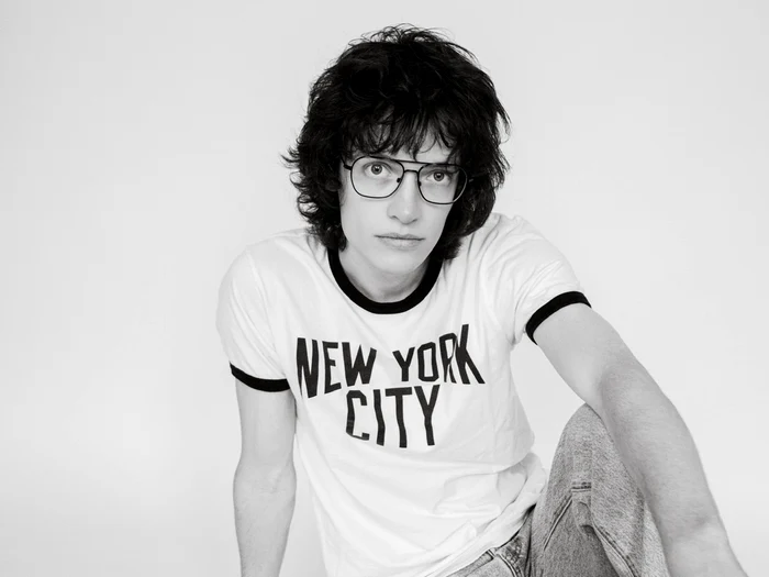 Eduard Ilie, cunoscut online ca @edsta, locuiește la New York, unde creează conținut despre România.