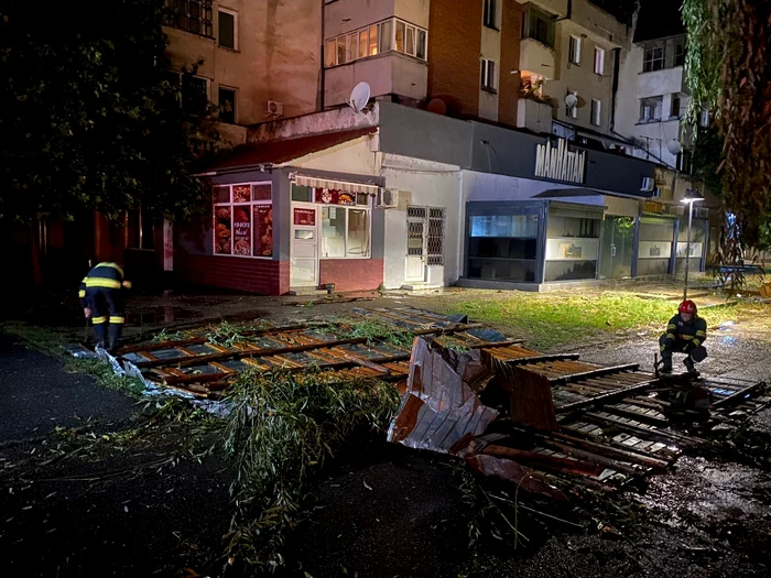 Pompierii au fost solicitați să intervină în mai multe localități FOTO: ISU Olt