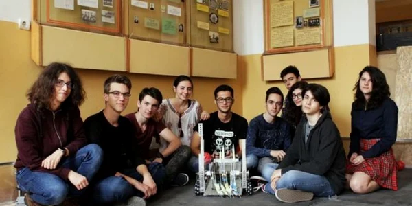 Robotul baschetbalist a fost construit de 12 elevi din Craiova