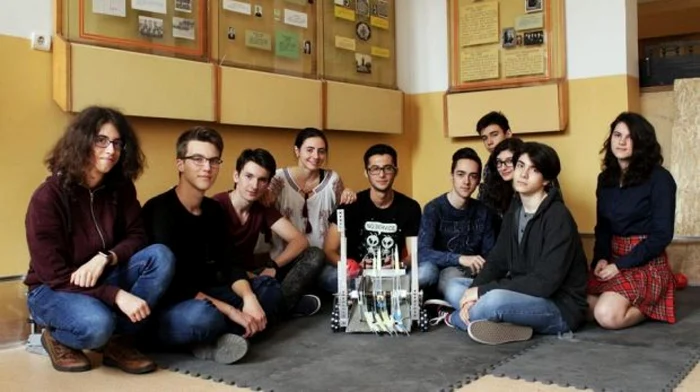 Robotul baschetbalist a fost construit de 12 elevi din Craiova