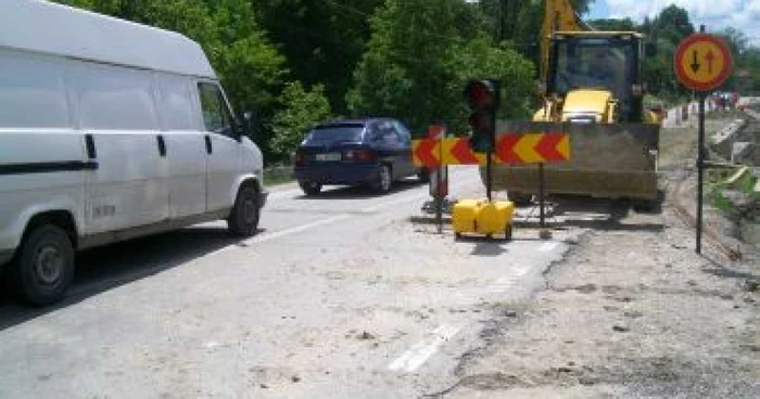 Râmnicu Vâlcea:10 kilometri de drum judeţean s-au asfaltat în 2009