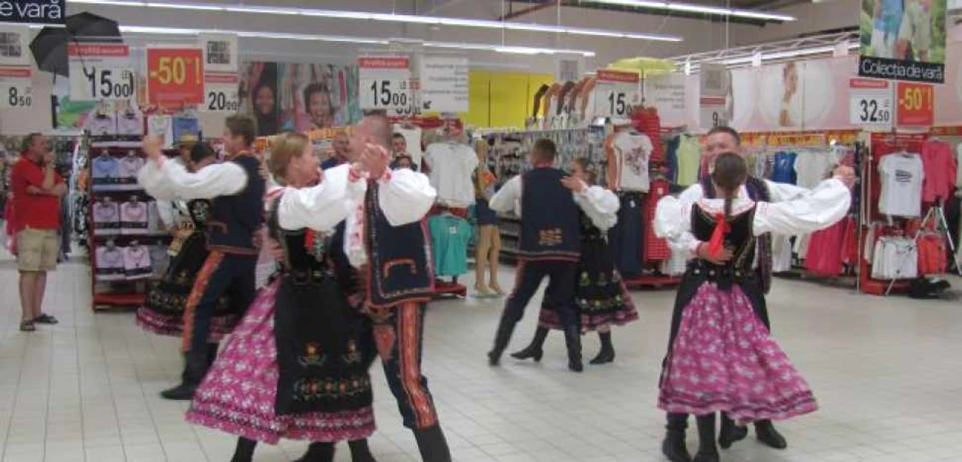 Dansuri populare Carrefour Sibiu
