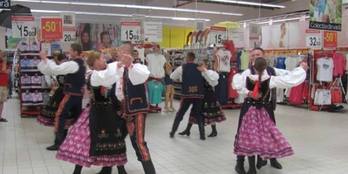 Dansuri populare Carrefour Sibiu