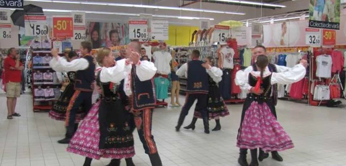 Dansuri populare Carrefour Sibiu