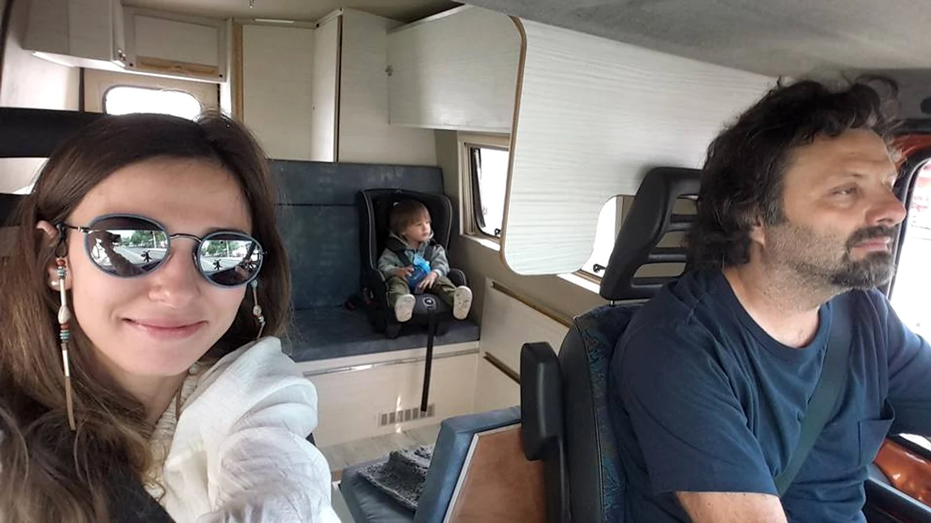 Dana, Radu şi Vlad au plecat într-o călătorie cu rulotafoto: Arhiva personală