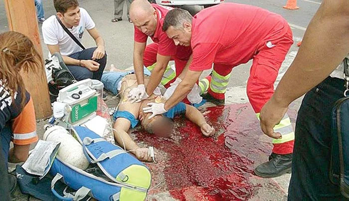 Medicii nu l-au putut salva pe unul dintre pietoni