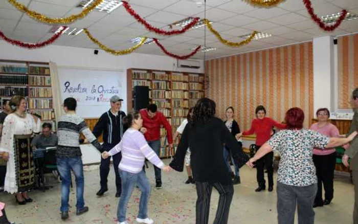 Peste 100 de persoane cu dizabilităţi s-au distrat la Revelion