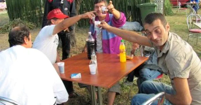 Festivalul Vinului de la Valea este, în fiecare an, prilej de întâmplări, dar și de fotografii amuzante. Arhivă Adevărul Ploiești