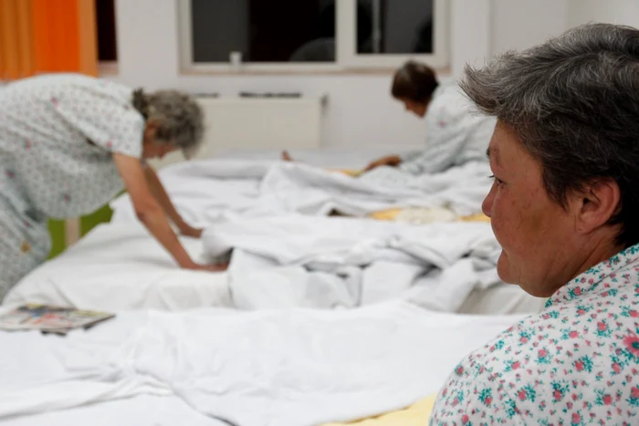 În perioada iernii şi mai ales în zilele cu temperaturi extrem de scăzute echipe de intervenţie vor monitoriza străzile din sector. FOTO Primăria Sectorului 6
