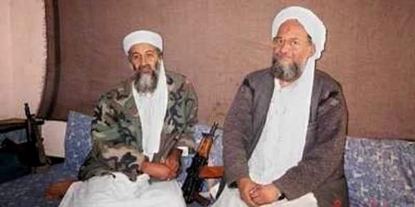 O fotografie ce datează din noiembrie 2001 - Osama bin Laden (stânga)
