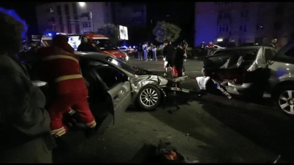 Și-a băgat prietenii în spital după ce a provocat un grav accident rutier în Craiova