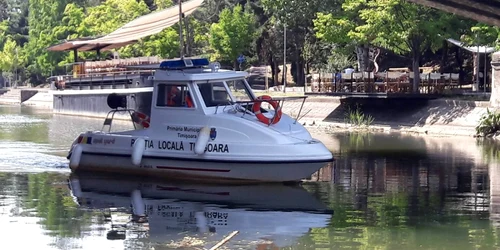 Poliţia Locală Timişoara patrulează pe Bega FOTO Ştefan Both