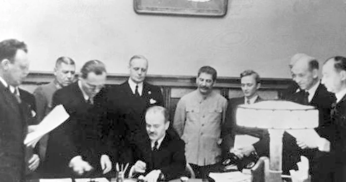 Semnarea Pactului Ribbentrop-Molotov