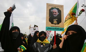 Participanții la funeralii au purtat pancarte cu chipul generalului Qassem Soleimani jpeg