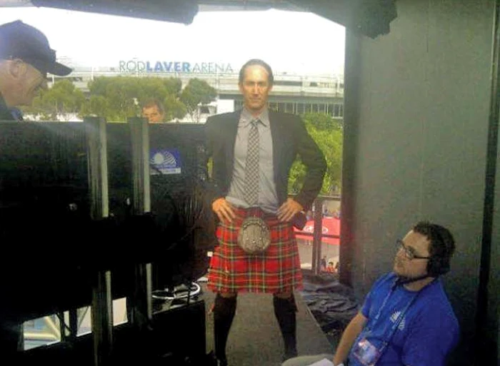 Darren Cahill  a apărut în studioul  de comentator  îmbrăcat în kilt