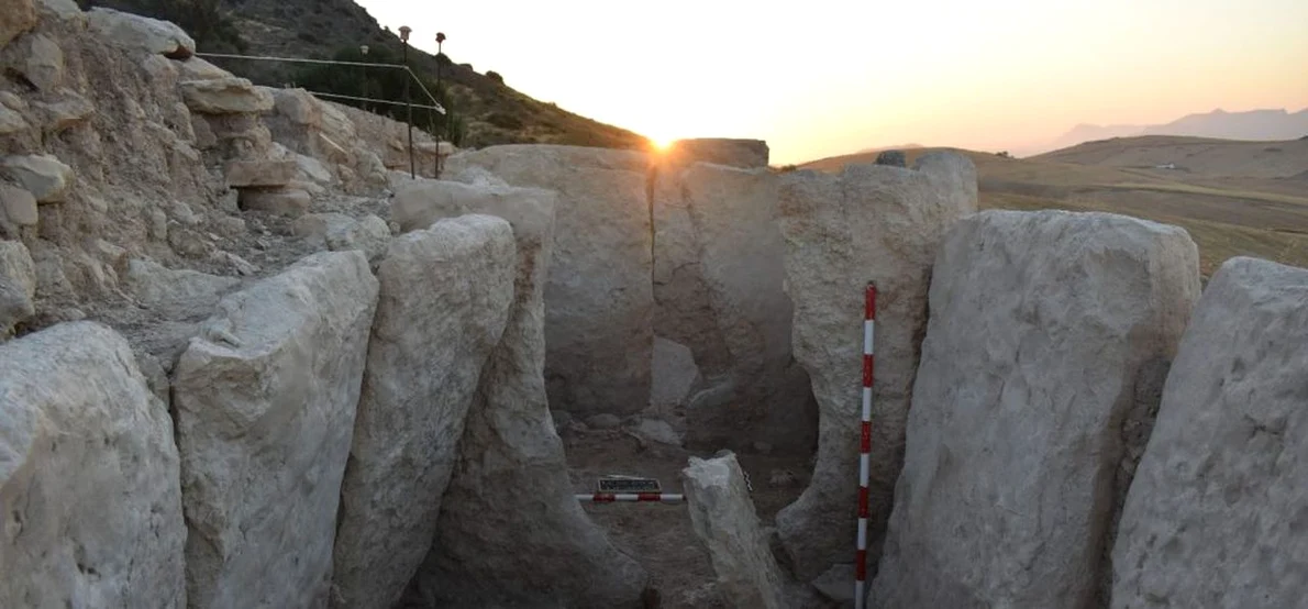 Monument din piatră vechi de 5.000 de ani, descoperit de arheologii din Spania (© Universidad de Cádiz)