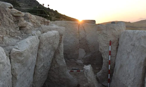 Monument din piatră vechi de 5.000 de ani, descoperit de arheologii din Spania (© Universidad de Cádiz)