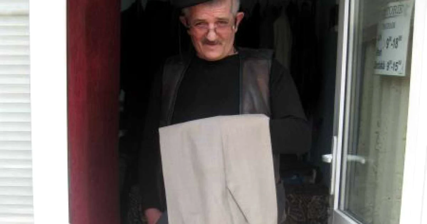 Constantin Alexe are o vastă experienţă în croitorie