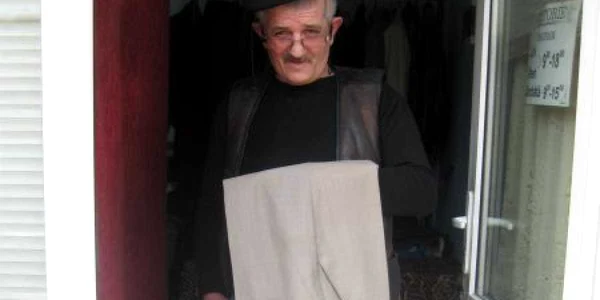 Constantin Alexe are o vastă experienţă în croitorie