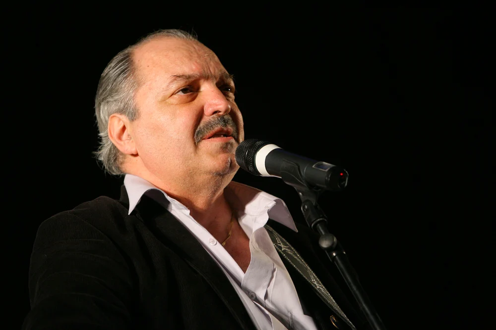 27 decembrie: Patru ani de la moartea interpretului de muzică folk Victor Socaciu
