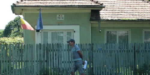 Localnicii îi vor găsi pe agenţi la posturile de poliţie timp de opt ore în fiecare zi