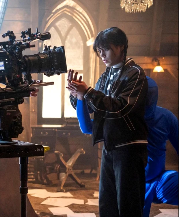 Netflix a publicat un set de fotografii realizate pe platourile de filmare