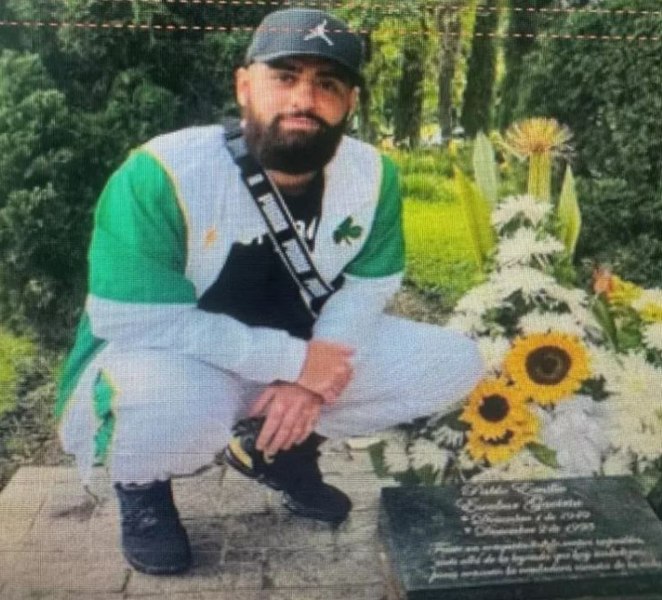 Un membru al mafiei italiene a fost prins după ce s-a fotografiat lângă mormântul lui Pablo Escobar