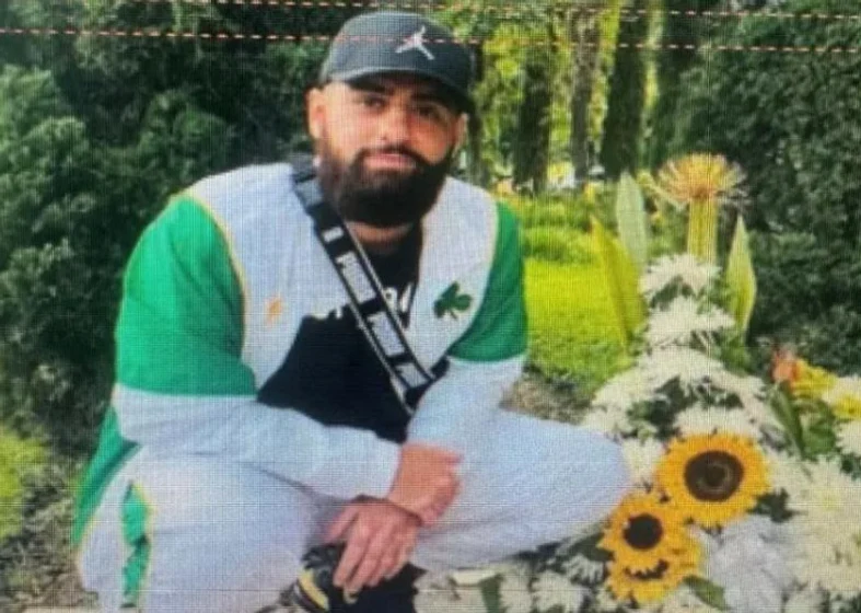 Un membru al mafiei italiene s-a fotografiat lângă mormântul lui Escobar FOTO: Poliția italiană