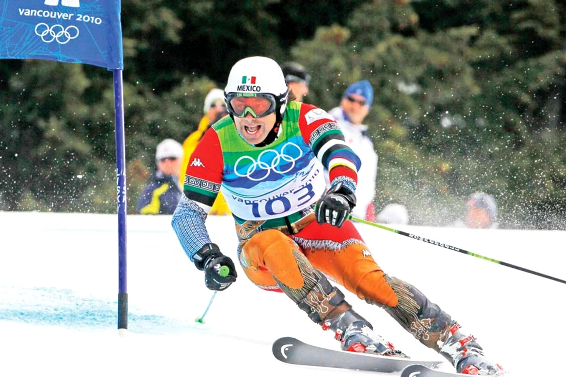 
    Hubertus von  Hohenlohe în plină  coborâre la Jocurile  Olimpice de la  Vancouver, din 2010 (Foto: Reuters  