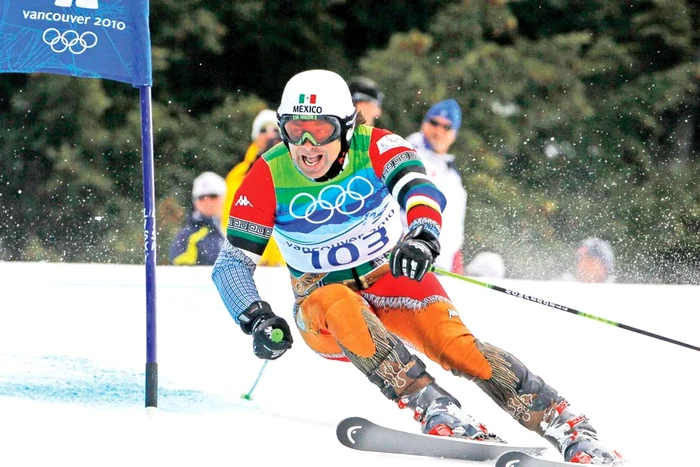 
    Hubertus von  Hohenlohe în plină  coborâre la Jocurile  Olimpice de la  Vancouver, din 2010 (Foto: Reuters  