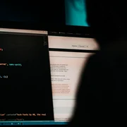hacker spionaj unsplash