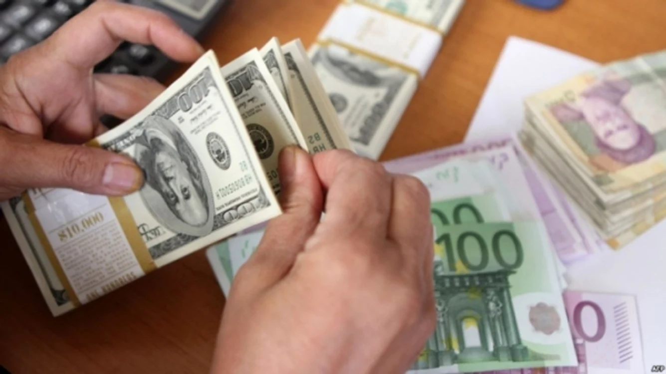 
    Leul s-a depreciat față de moneda americană  