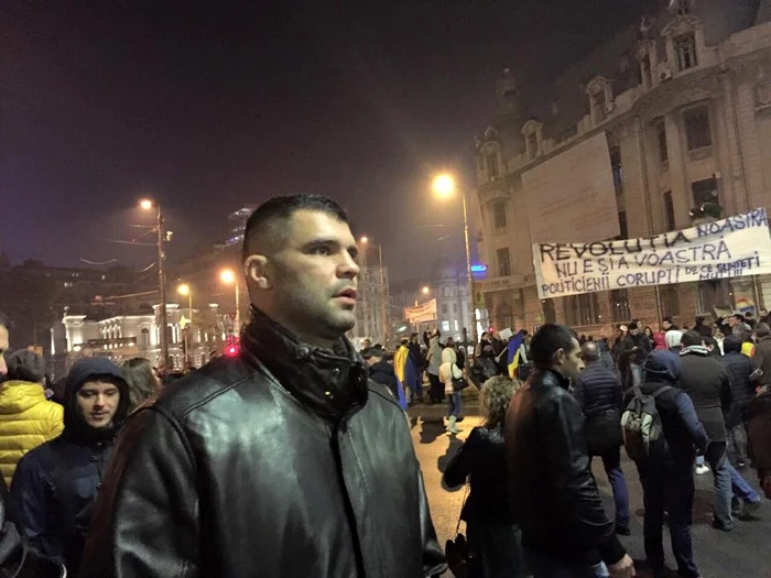 
    Daniel Ghiță (34 de ani), la protestele organizate în Piața Universității din Bucureștifoto: Arhiva Personală  