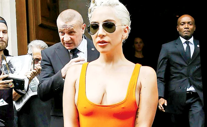 
    Aşa arată varianta ei din plastic  