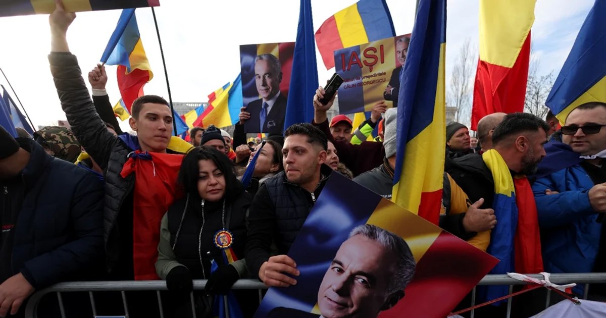 Control judiciar pentru bărbatul care a vandalizat o mașină a jurnaliștilor la protestul susținătorilor lui Călin Georgescu