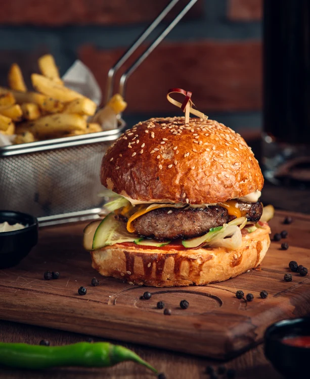 Cel mai scump burger din lume costă cât o mașină mică (Foto: Freepik)