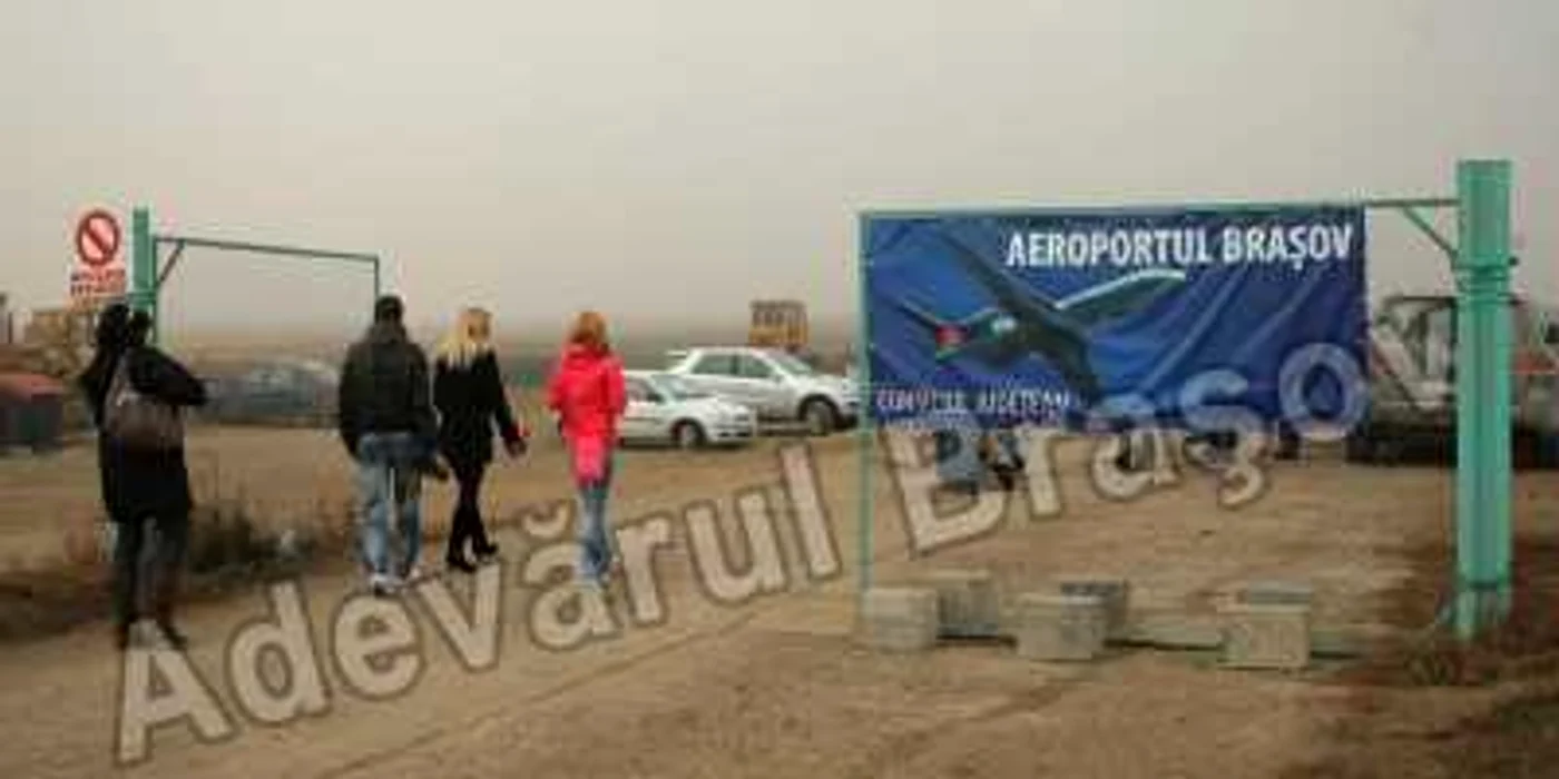 La mai bine de şase ani de la demararea proiectului, terenul aeroportului a fost, în sfârşit, nivelat şi îngrădit. Foto: Bogdan Crăciun