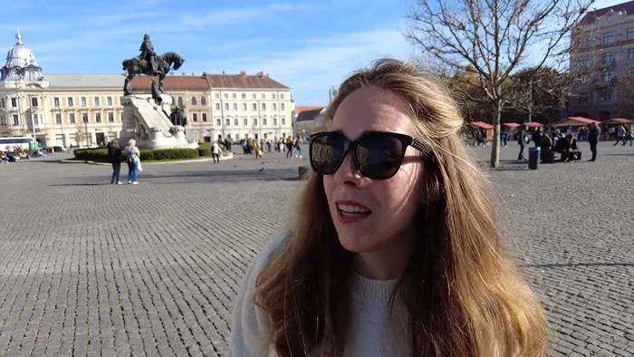 Claire a admirat clădirile medievale ale Clujului. FOTO Captură video