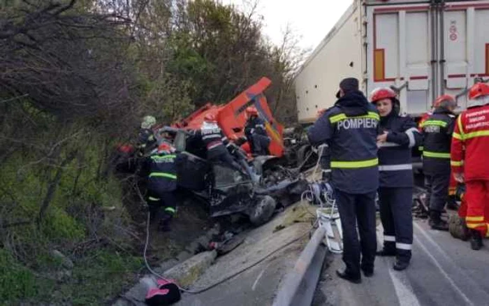 Accidentul rutier de la Pădurea Saru s-a produs din cauza exploziei unei anvelope