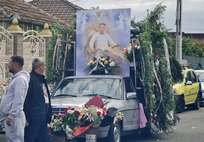 Victima bătăilor a fost înmormântată astăzi