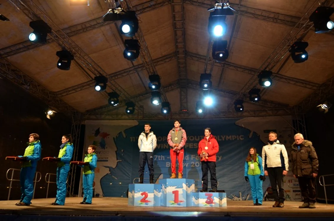 Emil Imre (stanga) a luat argintul la patinaj viteză 500 de metri.